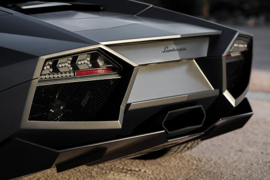 Детали экстерьера Lamborghini Reventon 2008 года  (NA) (фото 28 из 38)